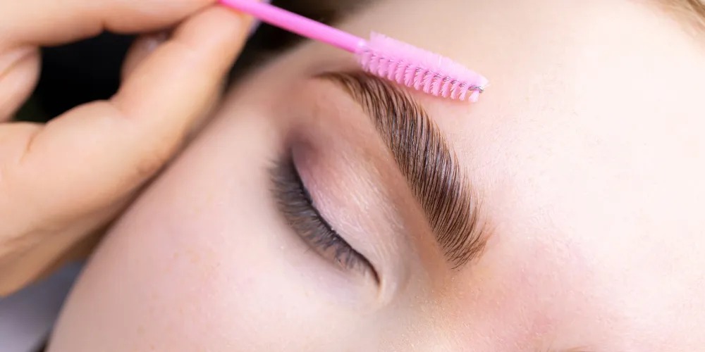 کاشت ابرو چیست؟