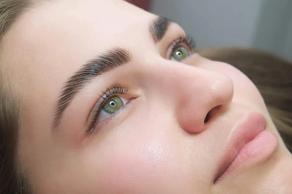 کاشت ابرو با موهای ضخیم